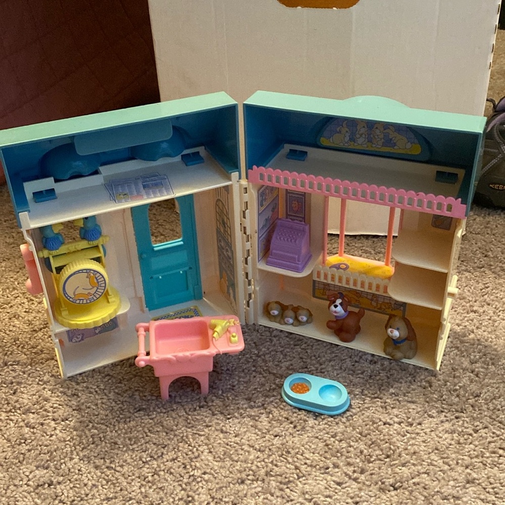 COPY - Fisher Price Dream Dollhouse Loving Family Pet Shop